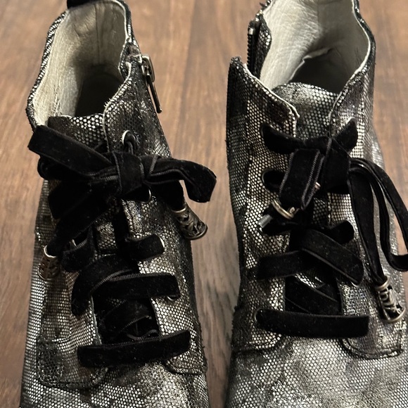 Women’s Algeria Eliza Elegance Lace Up Booties - Picture 10 of 16